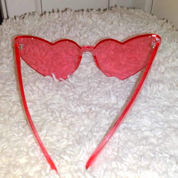 - NWOT- Hot Pink Heart Cat Eye Sunglasses 😎 - Picture 2 of 4
